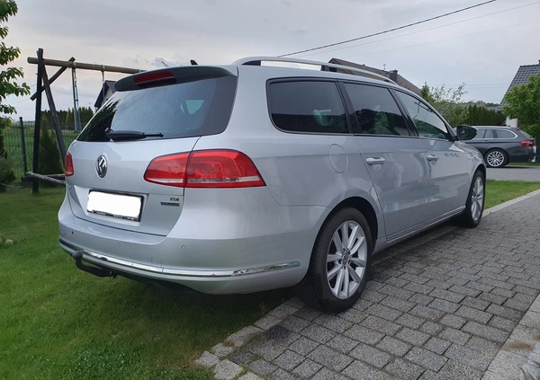 Volkswagen Passat cena 26600 przebieg: 220000, rok produkcji 2012 z Gliwice małe 211